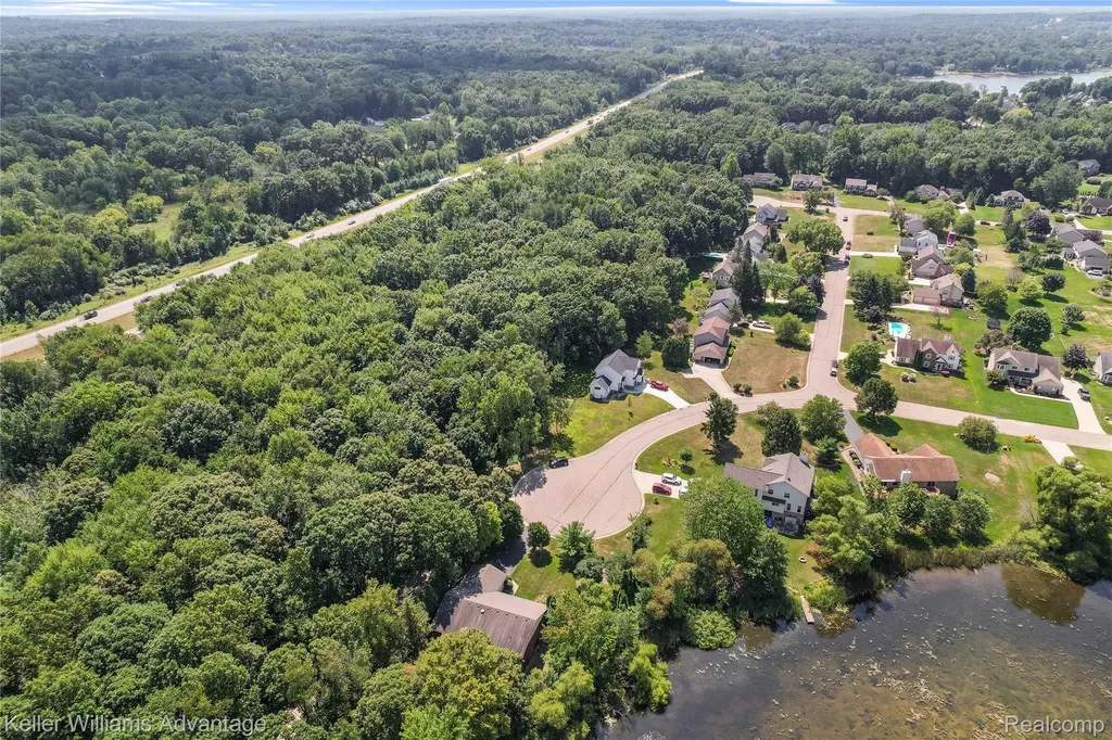 10493 Spring Grove Brighton City MI 48114
