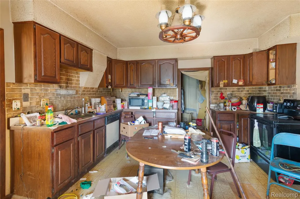 15602 Northline Road Southgate City MI 48195
