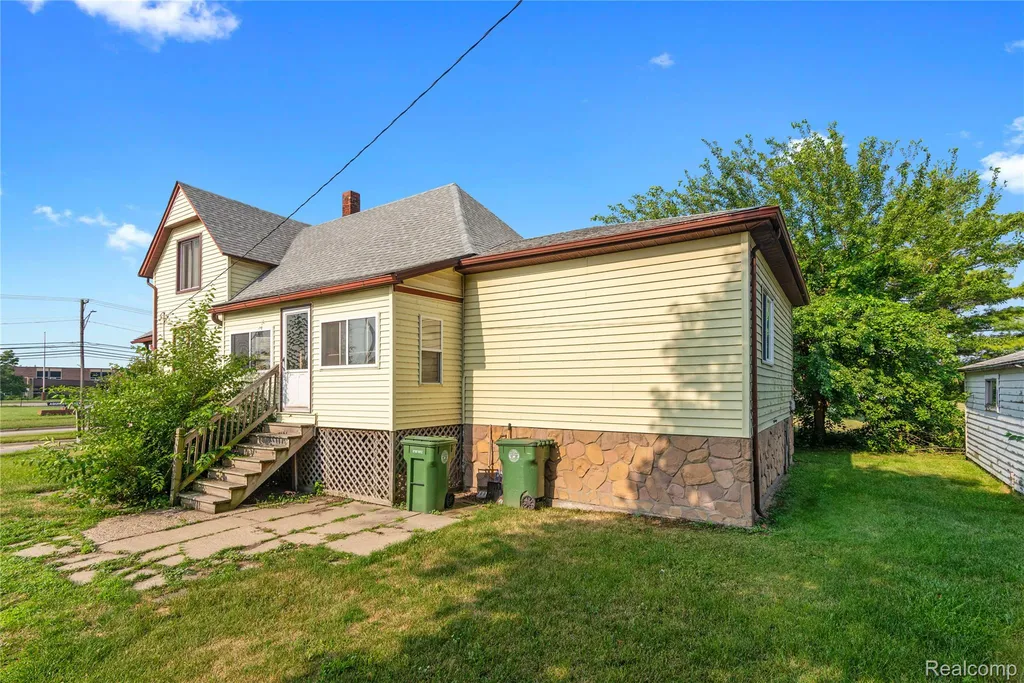15602 Northline Road Southgate City MI 48195