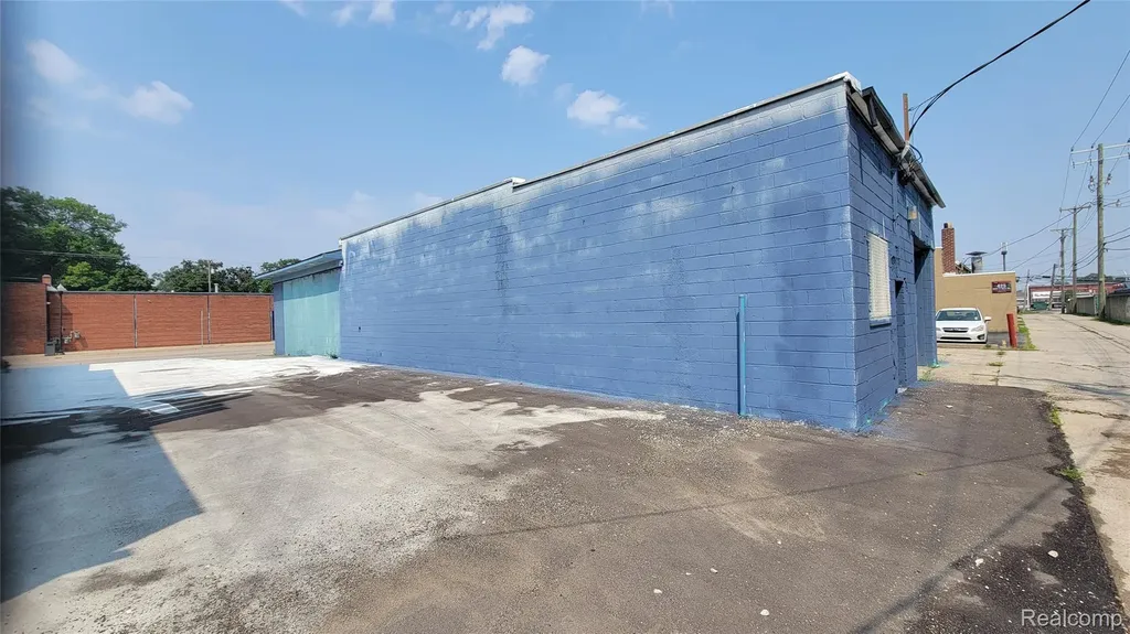 407 W 9 Mile Road Hazel Park City MI 48030