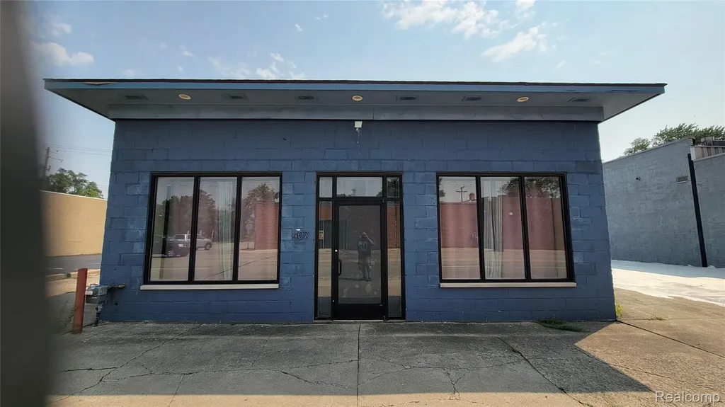 407 W 9 Mile Road Hazel Park City MI 48030