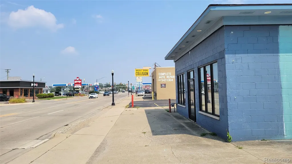 407 W 9 Mile Road Hazel Park City MI 48030