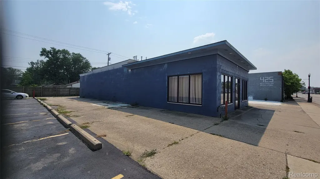 407 W 9 Mile Road Hazel Park City MI 48030