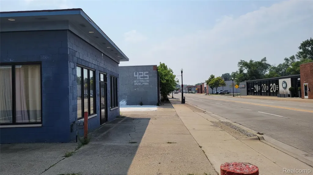 407 W 9 Mile Road Hazel Park City MI 48030