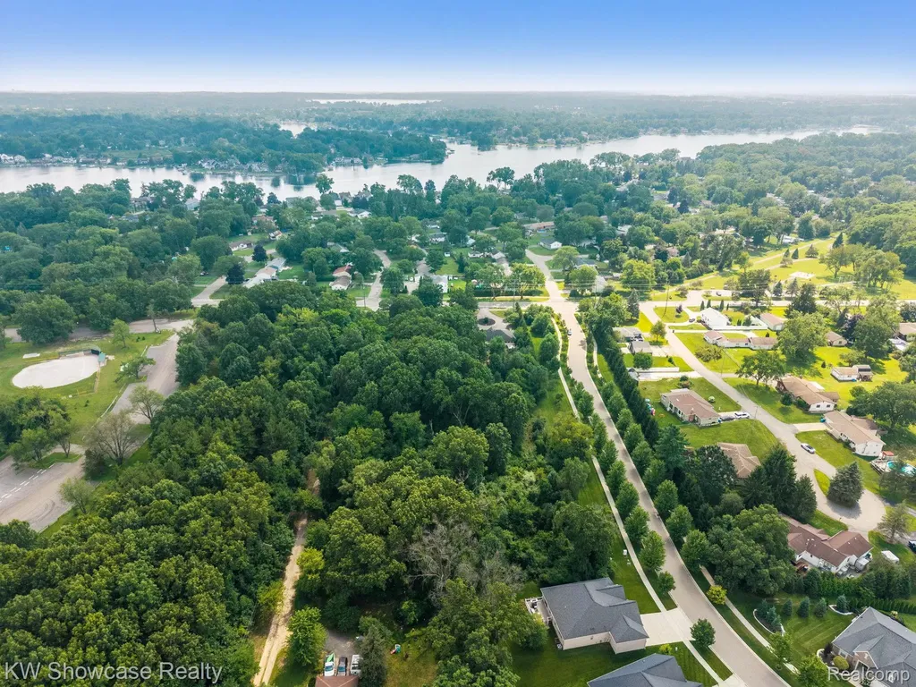 Parcel "b" Log Cabin Drive Commerce Charter Township MI 48390