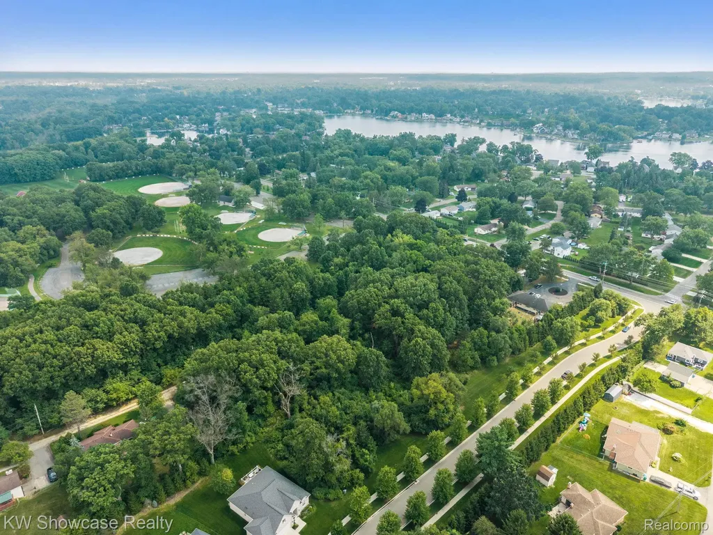 Parcel "b" Log Cabin Drive Commerce Charter Township MI 48390