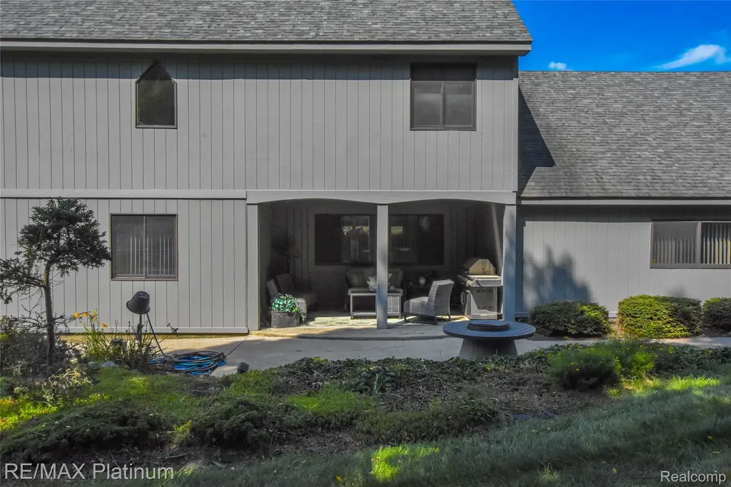 5160 Fenton Road Hartland Township MI 48430