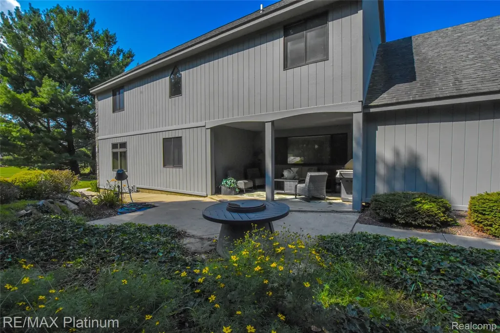 5160 Fenton Road Hartland Township MI 48430
