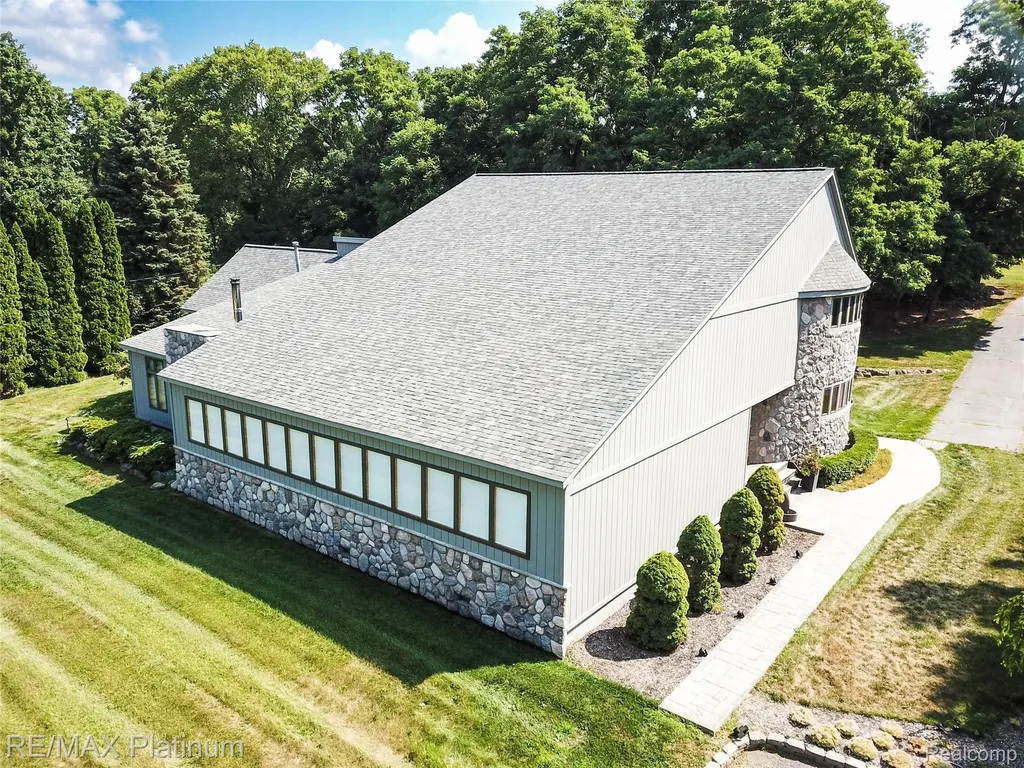 5160 Fenton Road Hartland Township MI 48430