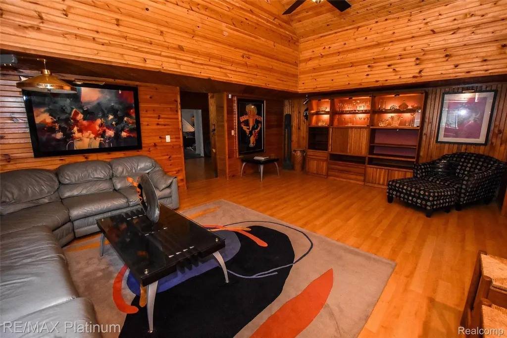 5160 Fenton Road Hartland Township MI 48430