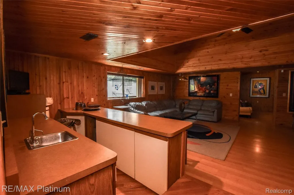 5160 Fenton Road Hartland Township MI 48430