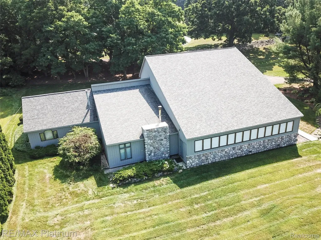 5160 Fenton Road Hartland Township MI 48430