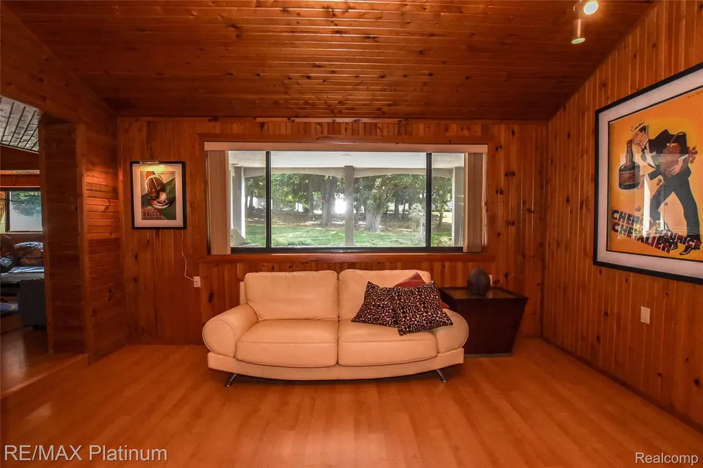 5160 Fenton Road Hartland Township MI 48430