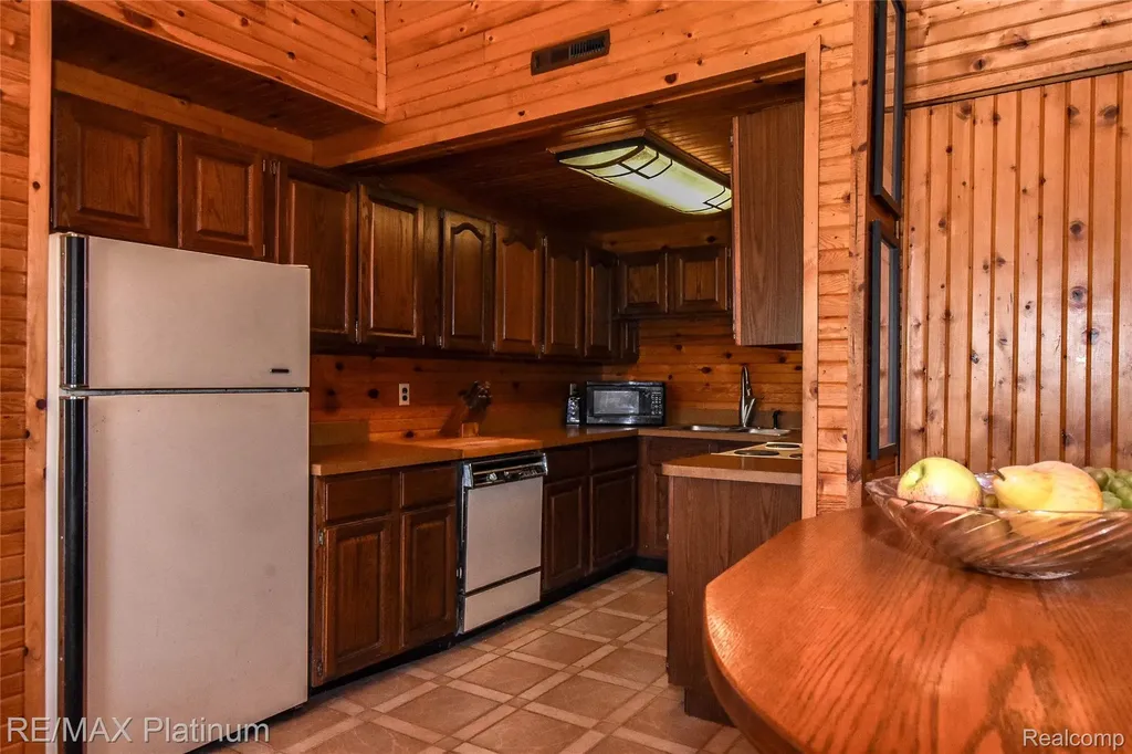5160 Fenton Road Hartland Township MI 48430