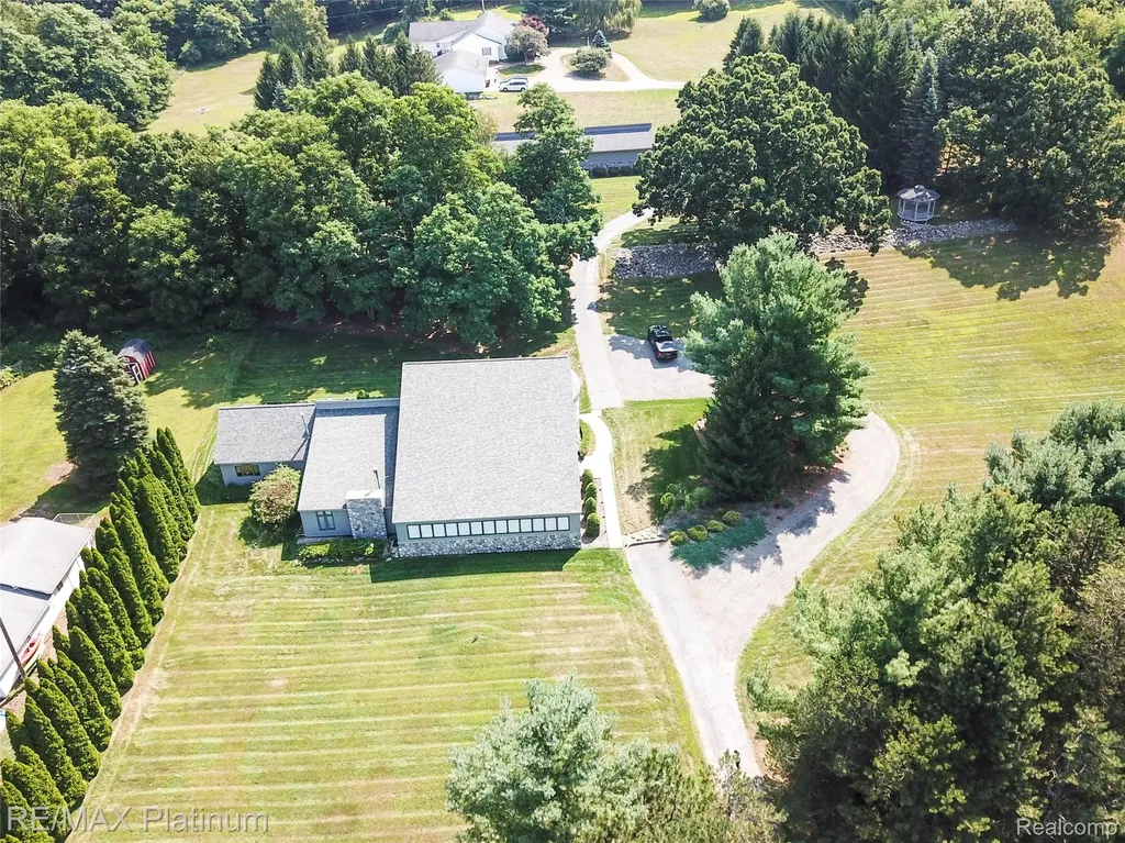 5160 Fenton Road Hartland Township MI 48430