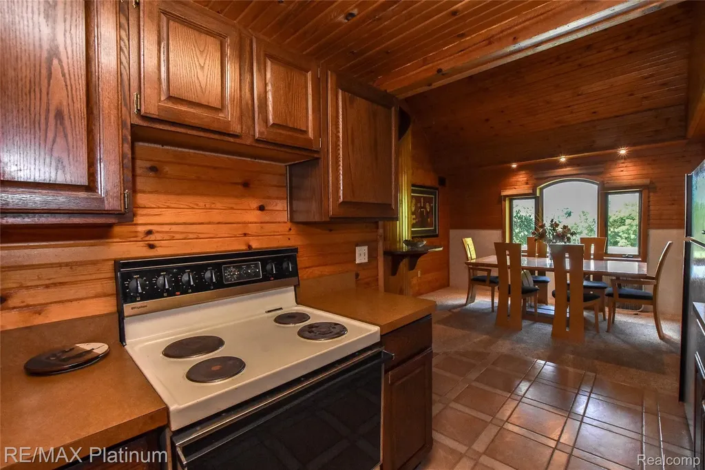 5160 Fenton Road Hartland Township MI 48430
