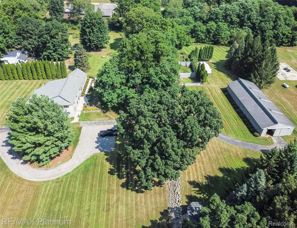 5160 Fenton Road Hartland Township MI 48430