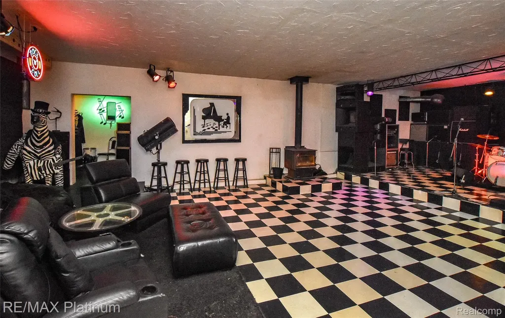 5160 Fenton Road Hartland Township MI 48430
