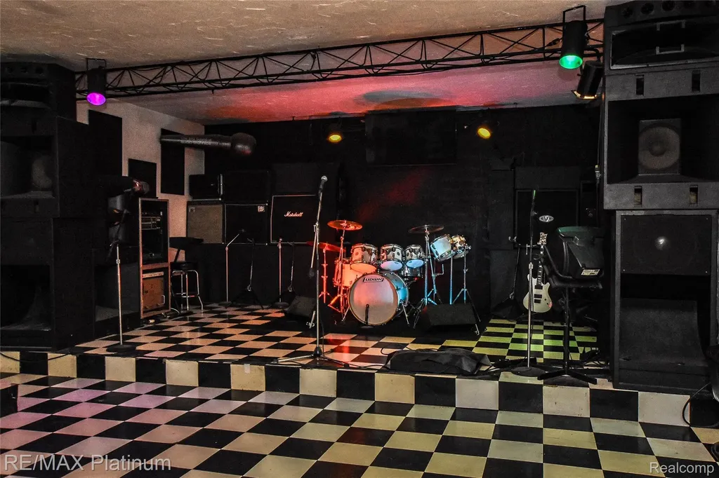 5160 Fenton Road Hartland Township MI 48430