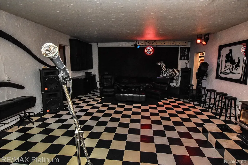 5160 Fenton Road Hartland Township MI 48430