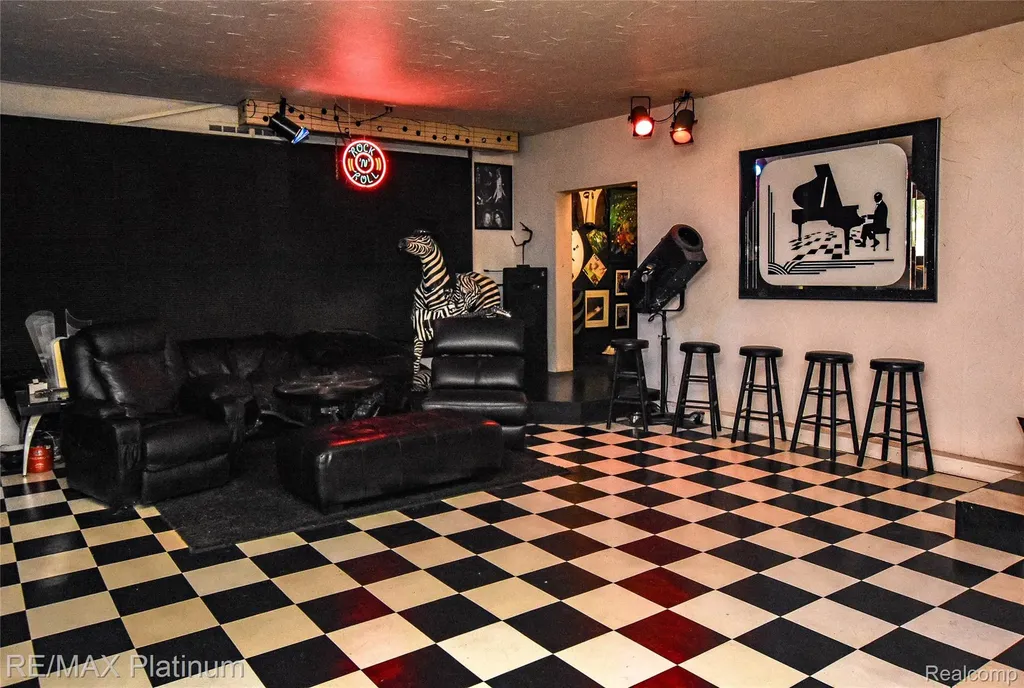 5160 Fenton Road Hartland Township MI 48430