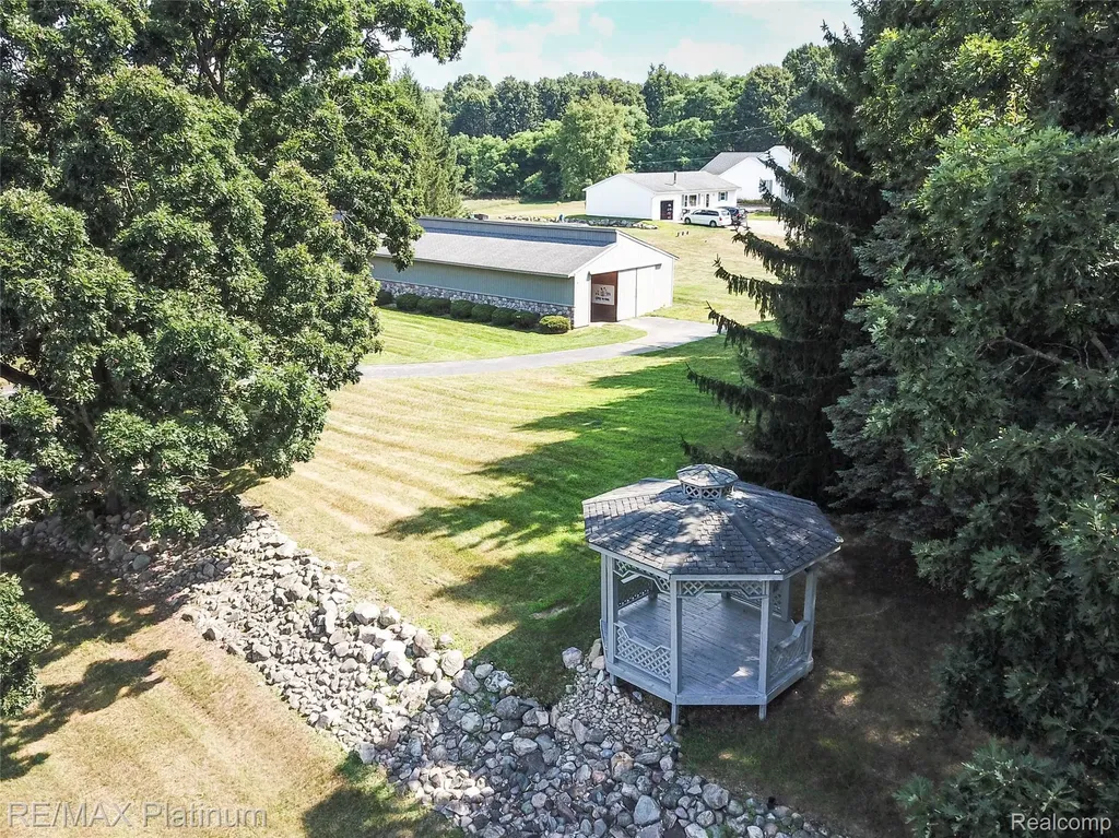 5160 Fenton Road Hartland Township MI 48430