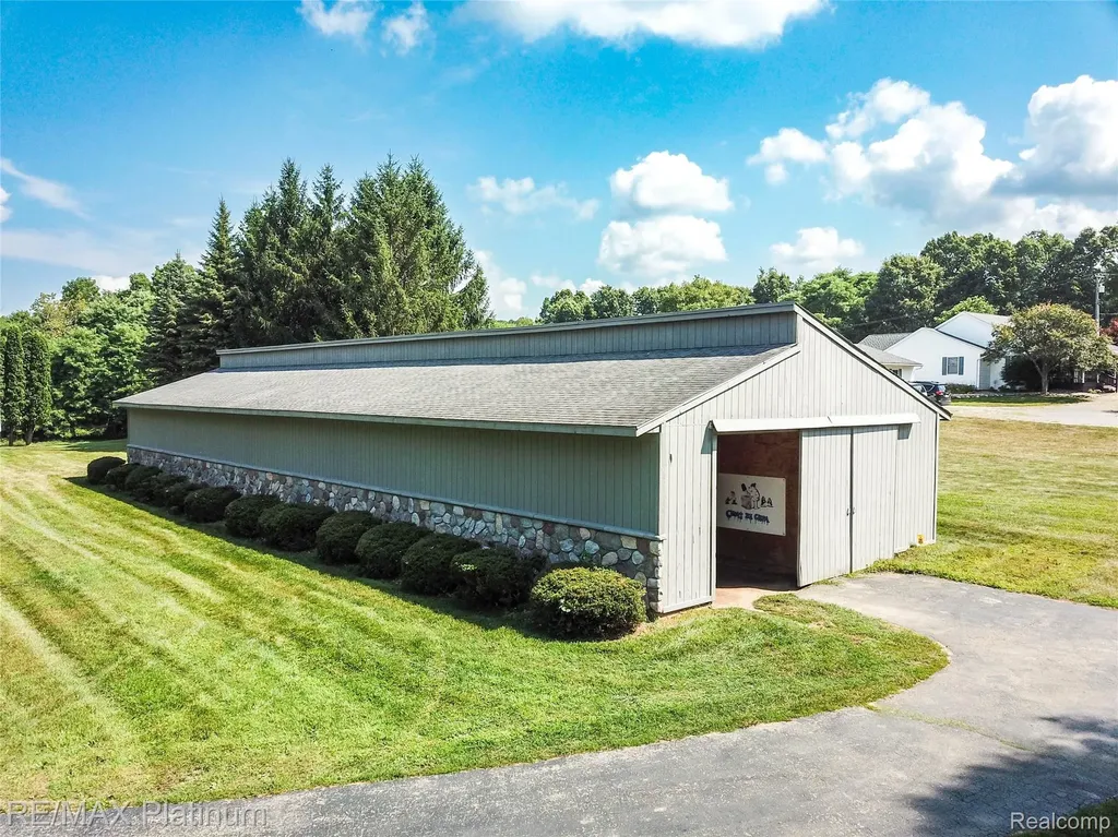 5160 Fenton Road Hartland Township MI 48430