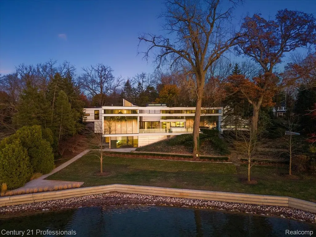 5904 Wing Lake Road Bloomfield Charter Township MI 48301