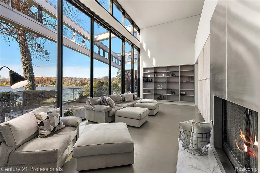 5904 Wing Lake Road Bloomfield Charter Township MI 48301