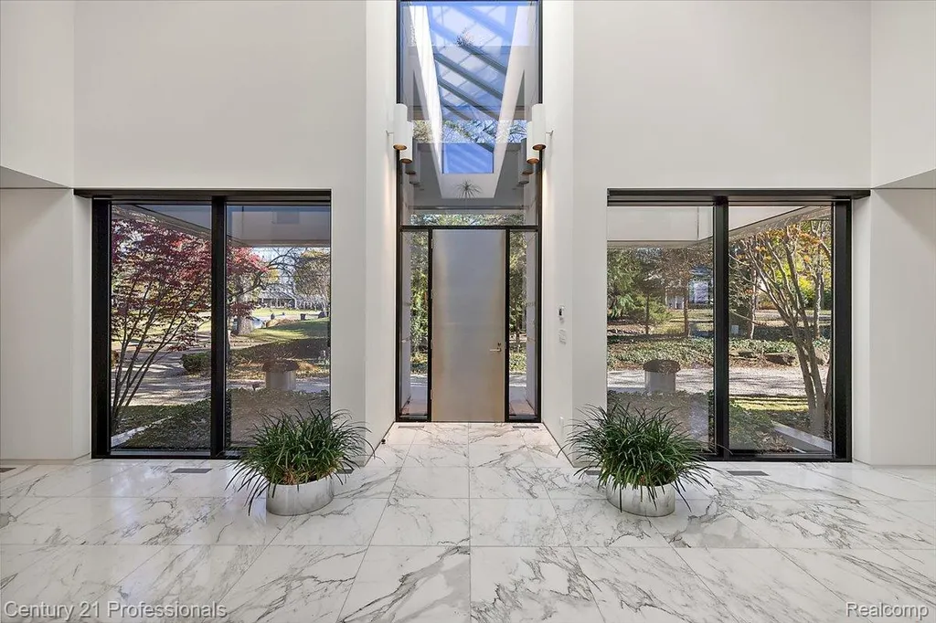 5904 Wing Lake Road Bloomfield Charter Township MI 48301