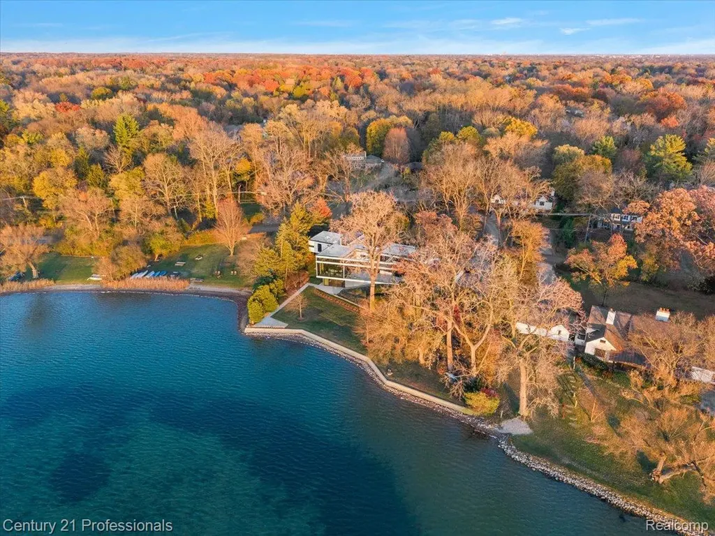 5904 Wing Lake Road Bloomfield Charter Township MI 48301