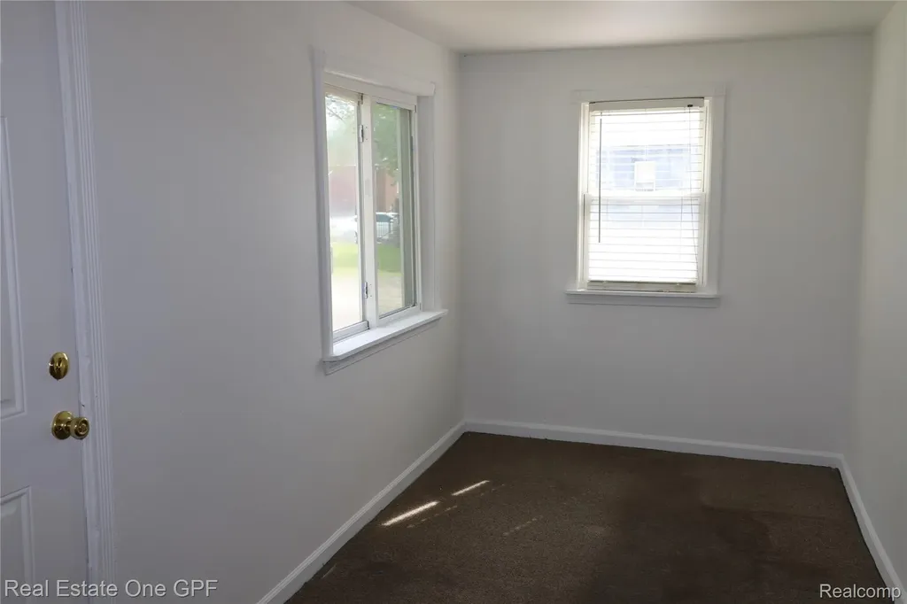 7052 Rivard Avenue Warren City MI 48091