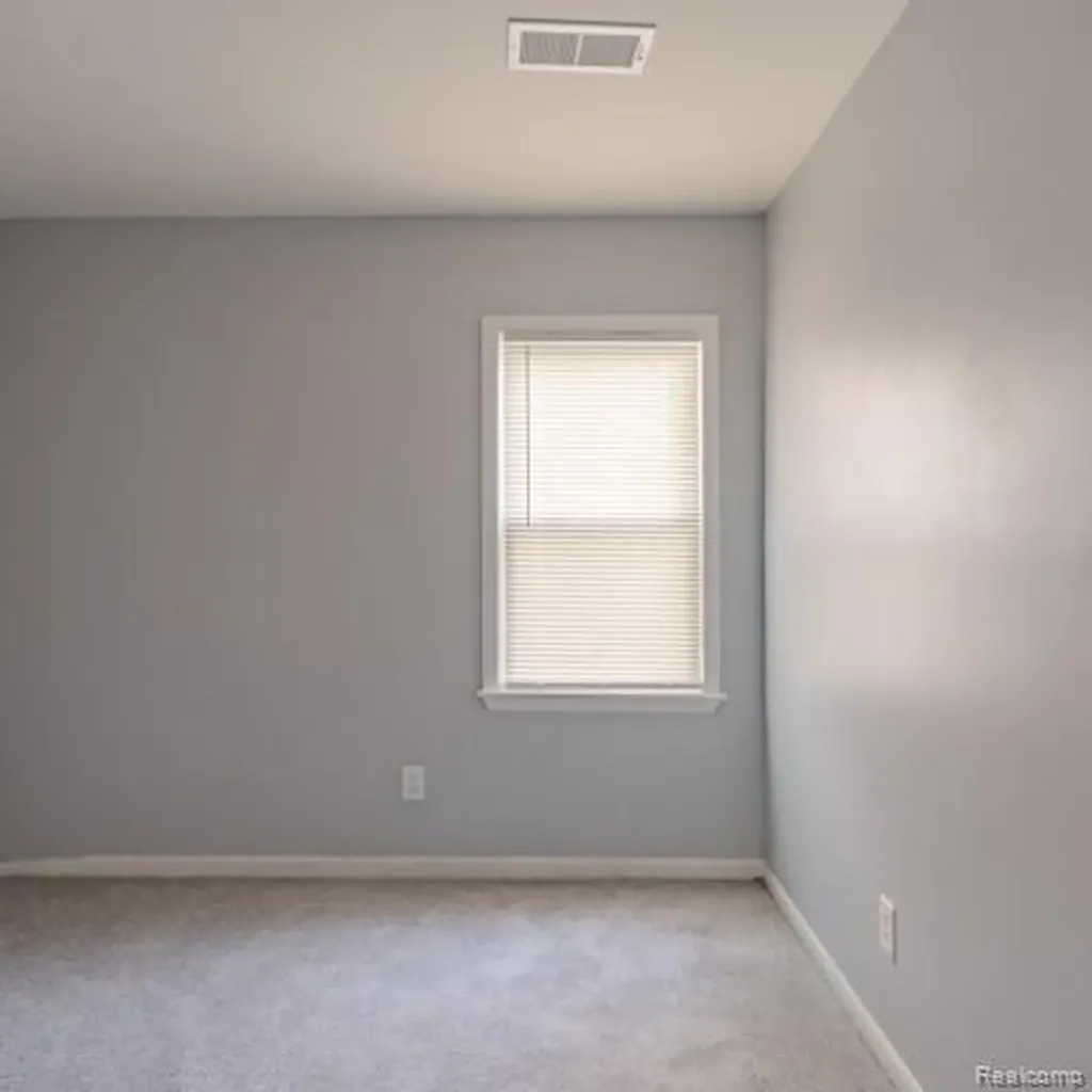 18557 Kenosha Street Harper Woods City MI 48225