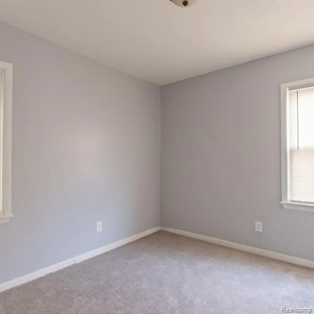 18557 Kenosha Street Harper Woods City MI 48225
