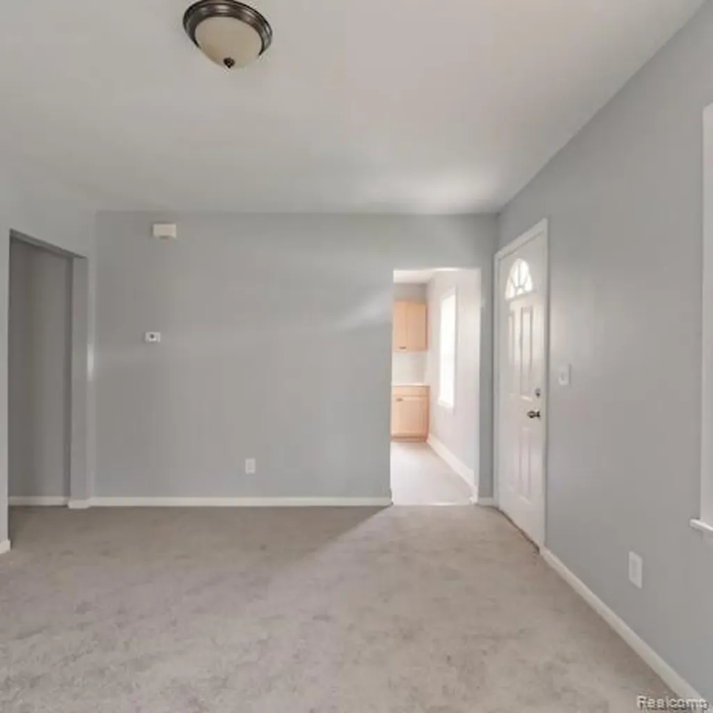 18557 Kenosha Street Harper Woods City MI 48225