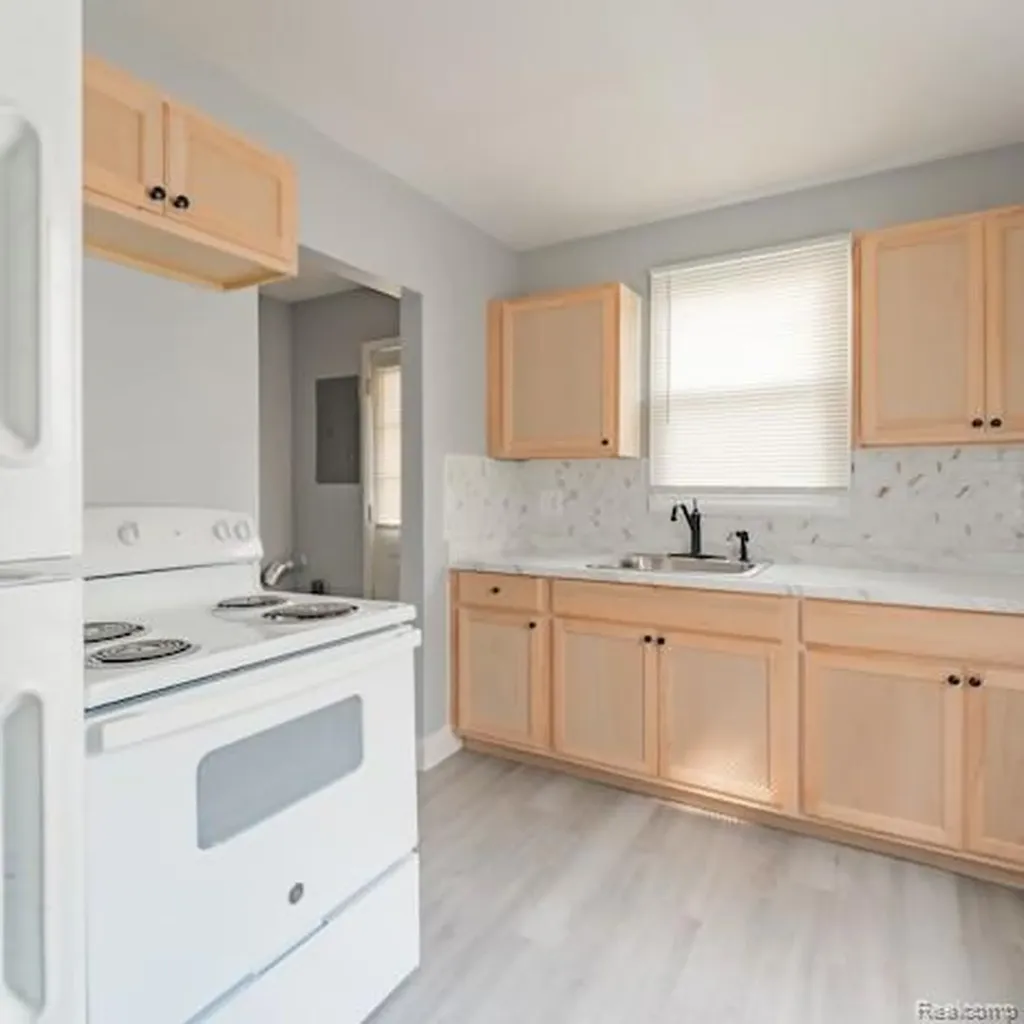 18557 Kenosha Street Harper Woods City MI 48225