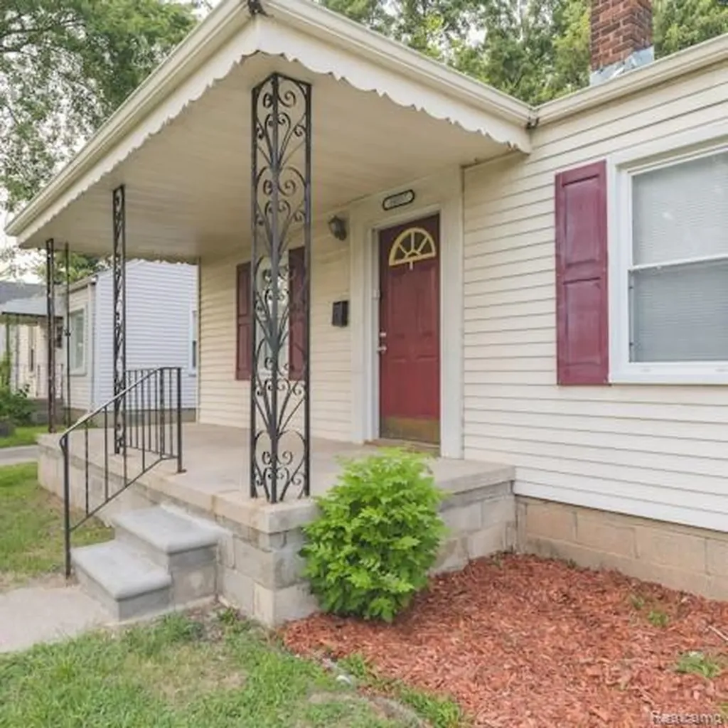 18557 Kenosha Street Harper Woods City MI 48225