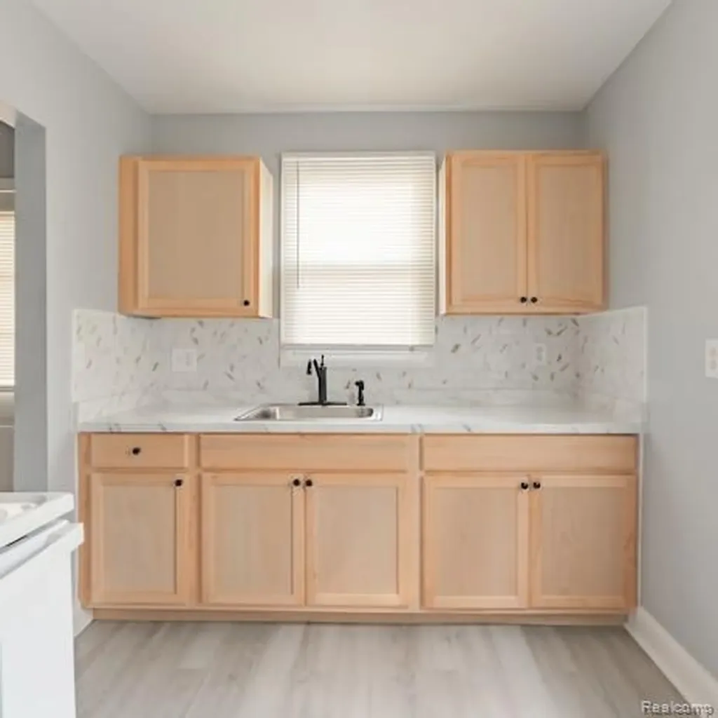 18557 Kenosha Street Harper Woods City MI 48225