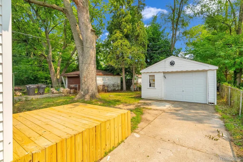 20220 Lahser Road Detroit City MI 48219