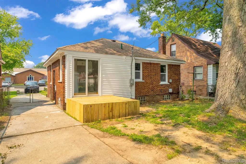 20220 Lahser Road Detroit City MI 48219