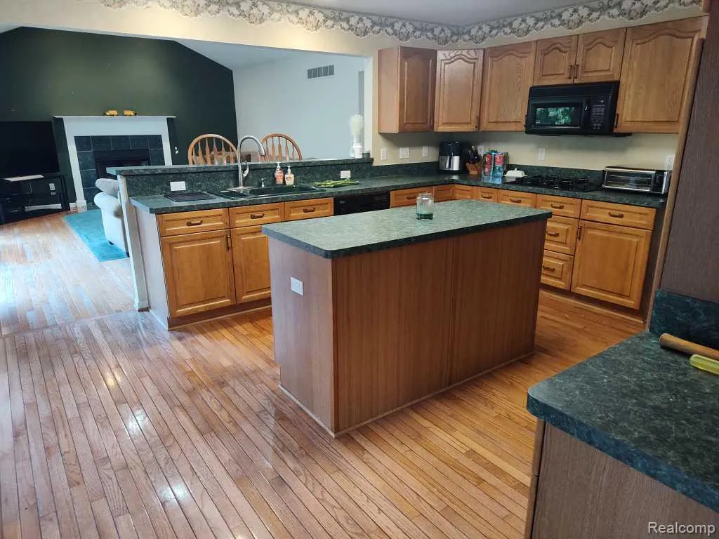 1339 Pond Bluff Way Brighton City MI 48114