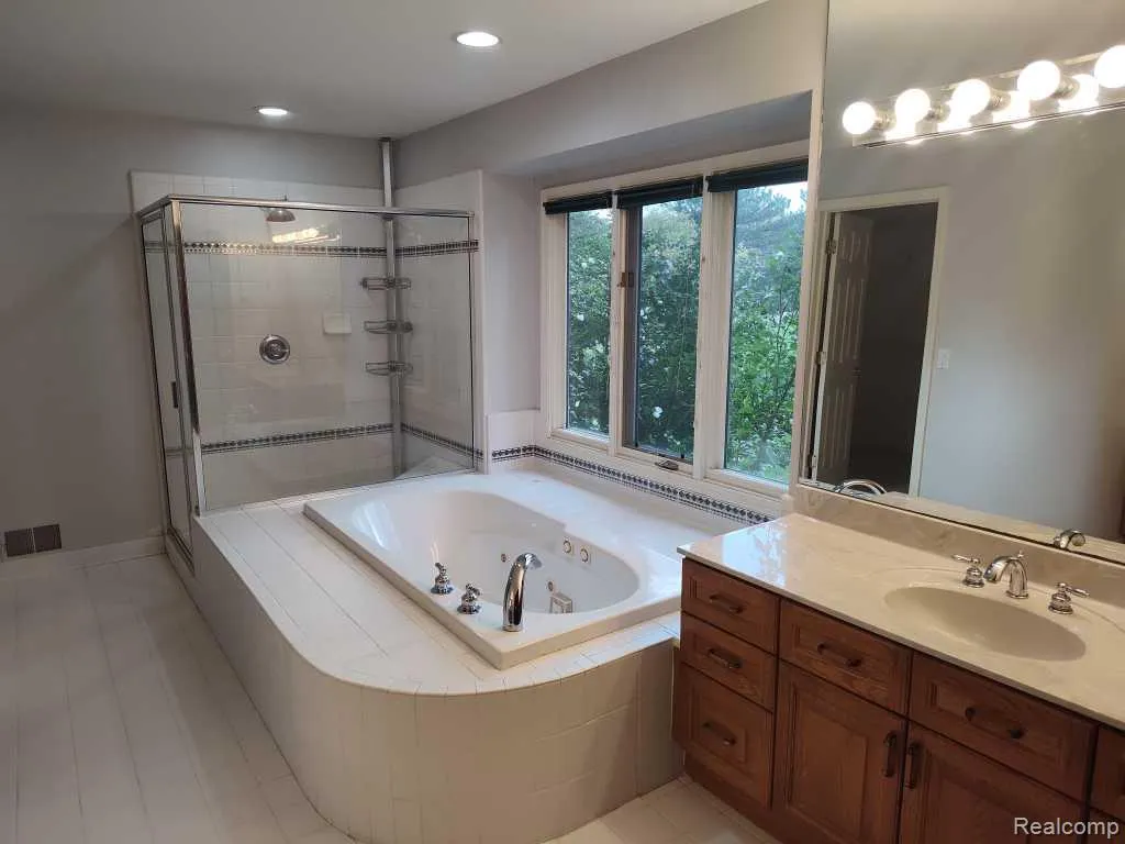 1339 Pond Bluff Way Brighton City MI 48114