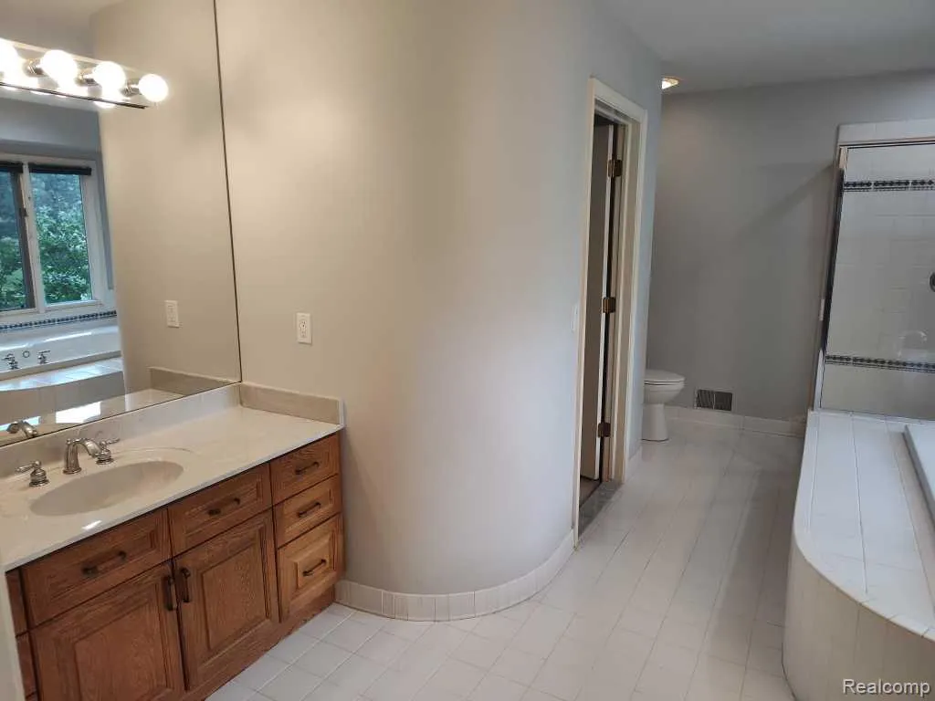 1339 Pond Bluff Way Brighton City MI 48114