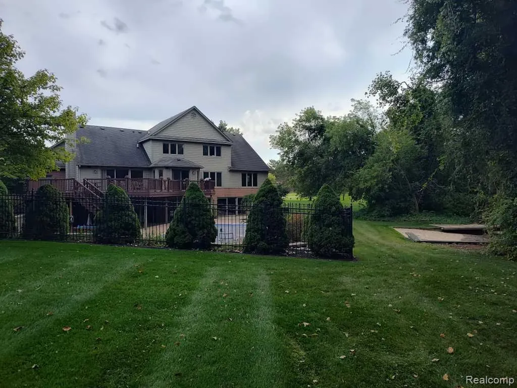 1339 Pond Bluff Way Brighton City MI 48114