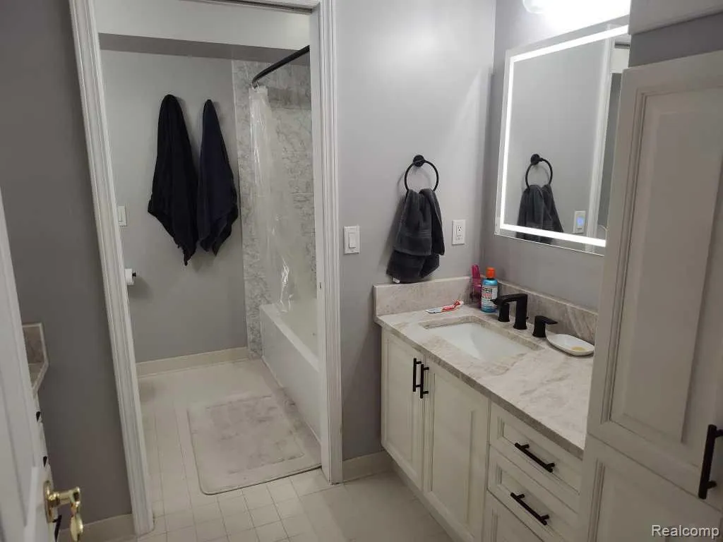 1339 Pond Bluff Way Brighton City MI 48114