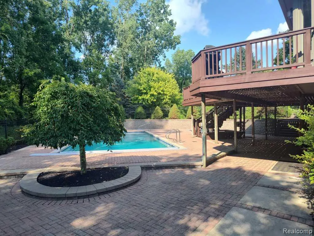 1339 Pond Bluff Way Brighton City MI 48114
