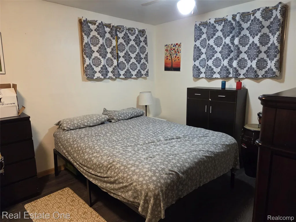 8279 Elm Street Taylor City MI 48180