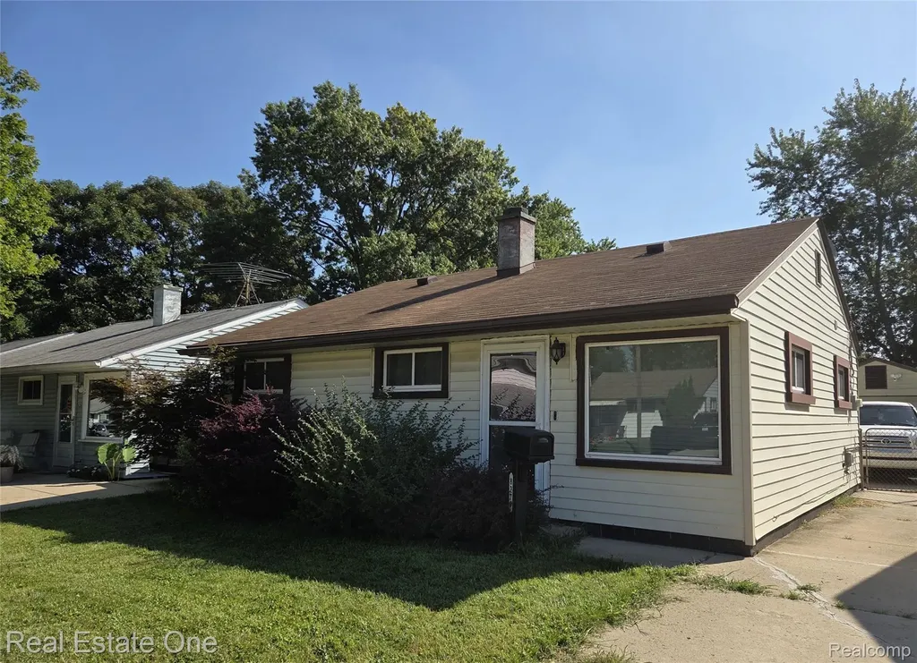 8279 Elm Street Taylor City MI 48180
