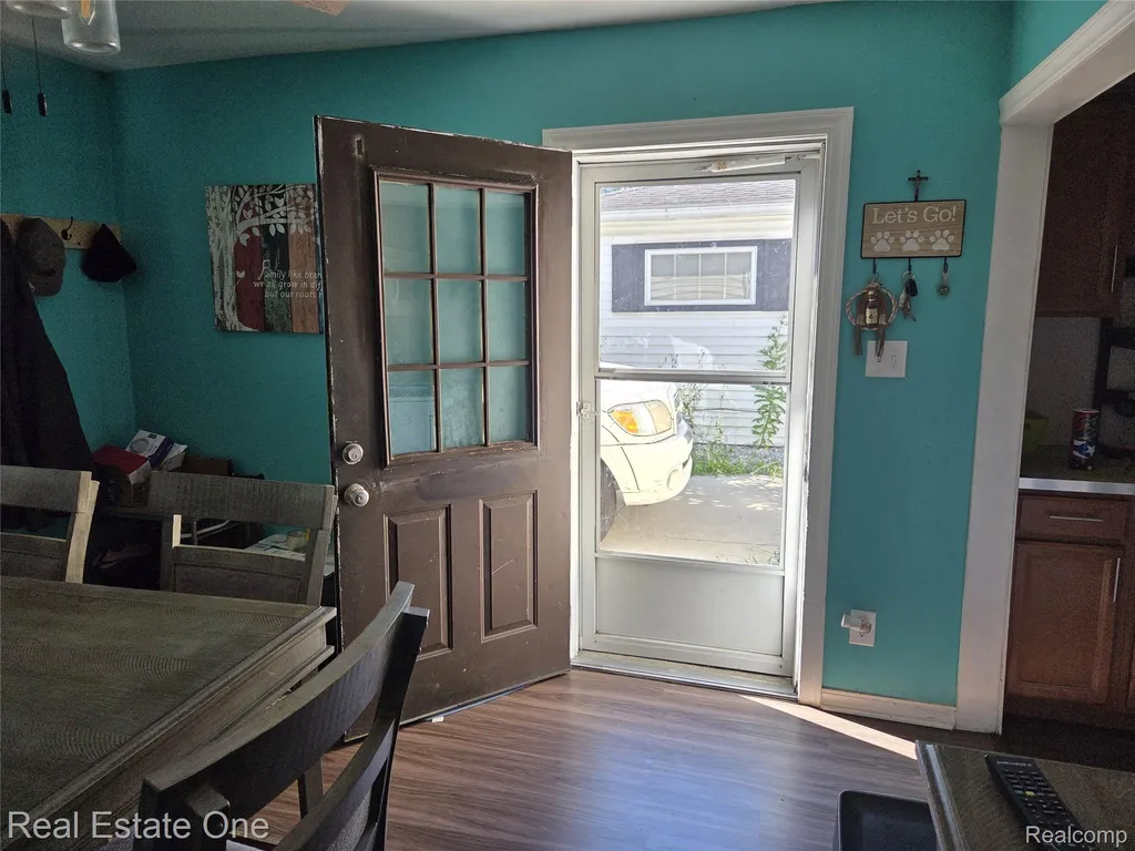 8279 Elm Street Taylor City MI 48180