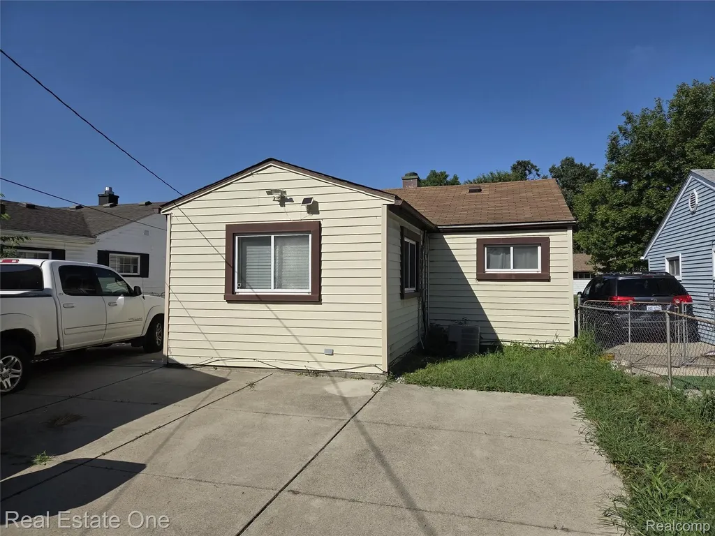 8279 Elm Street Taylor City MI 48180